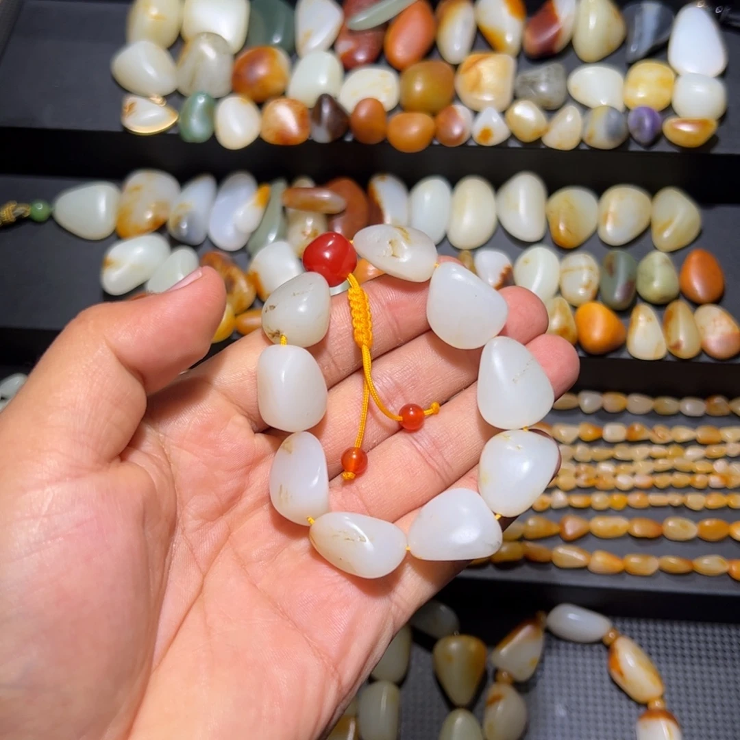 和田玉未镶嵌颈饰68.5克无修