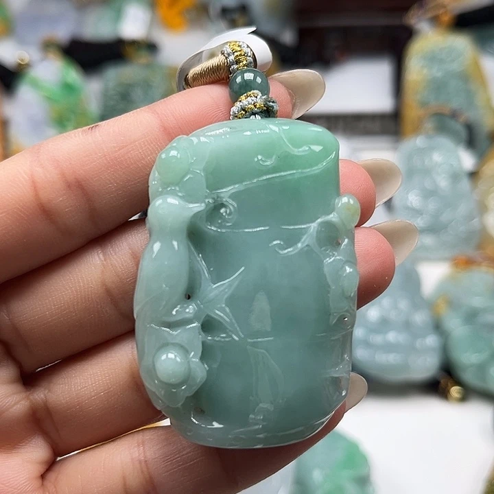 翡翠未镶嵌颈饰竹节