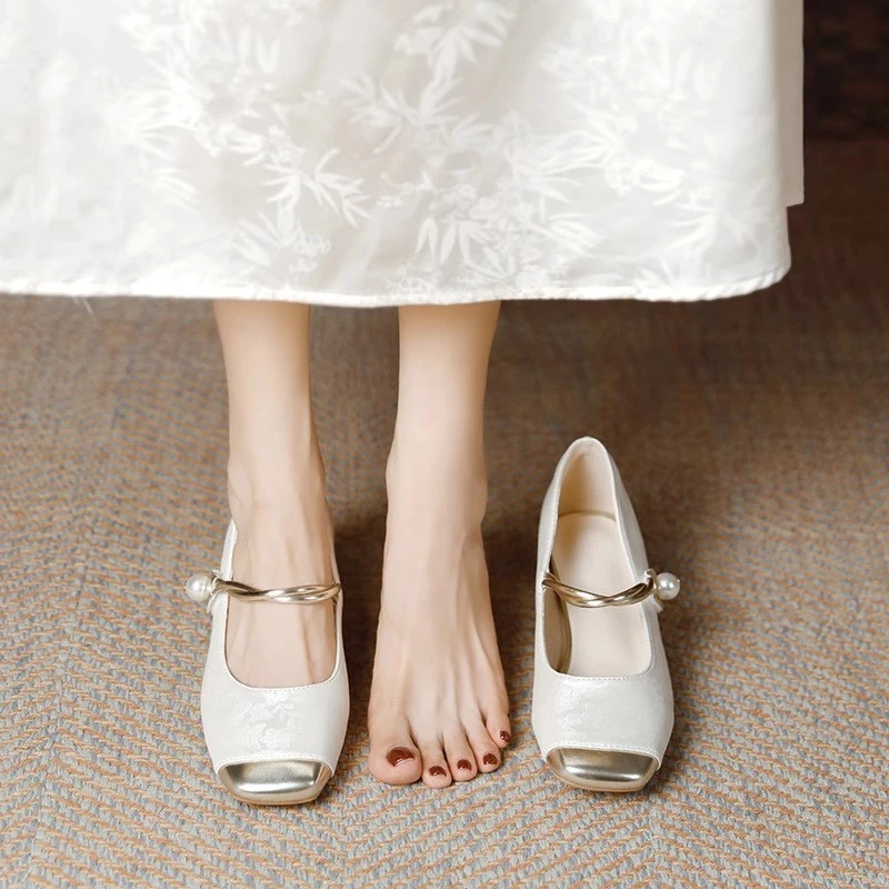 SAGGYKK/闪瑶国风高跟浅口玛丽珍鞋2025新款复古一字中式方头单鞋