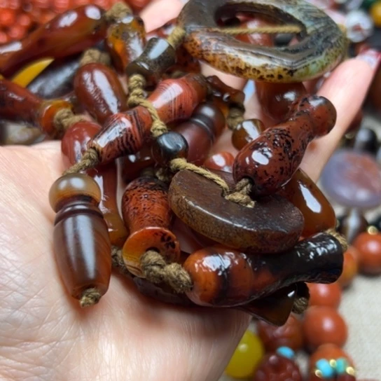 樱***子玛瑙/玉髓未镶嵌颈饰