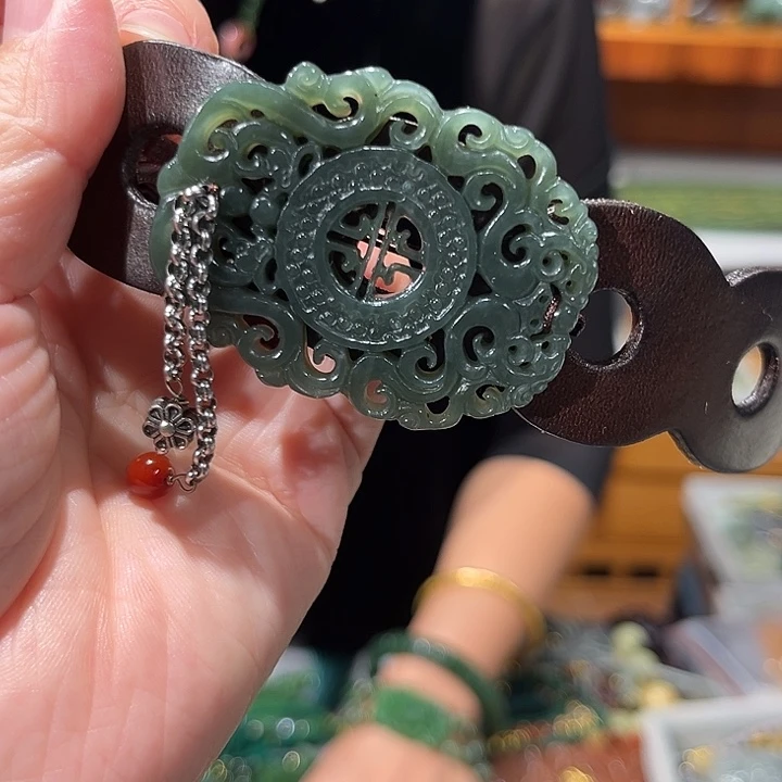 颈饰未镶嵌和田玉（糖玉）