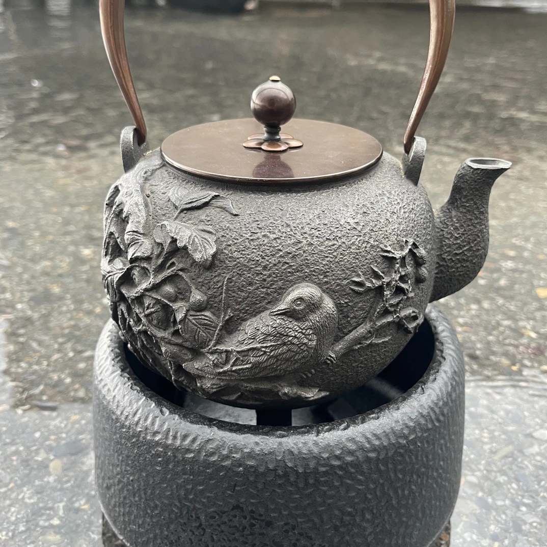 京都铃木造铸铁壶 雀上枝头 手工雕刻煮茶壶
