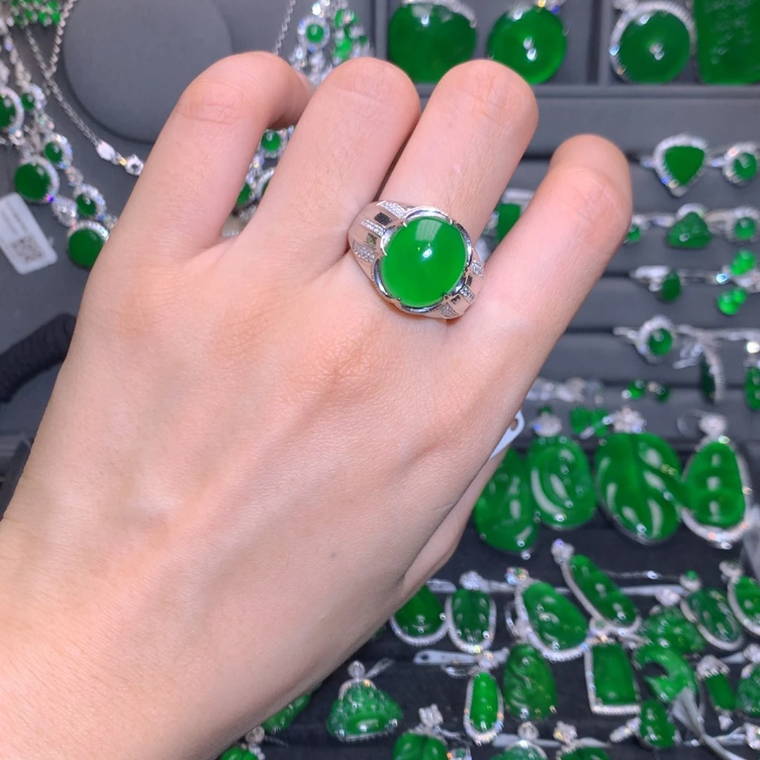 翡翠戒指18K金镶嵌蛋面