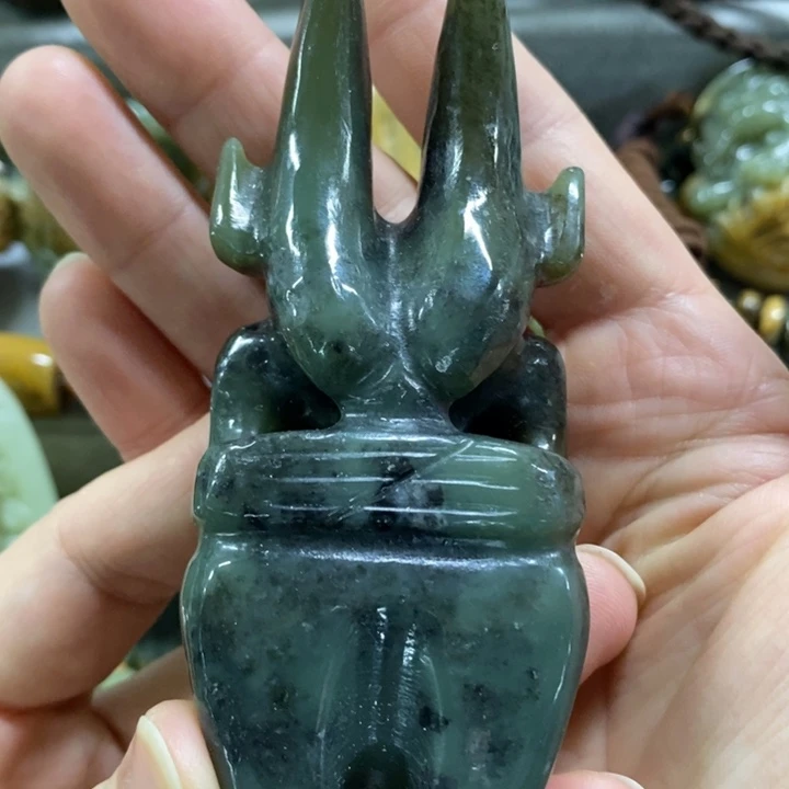 未镶嵌岫岩老玉（透闪石质玉）把件