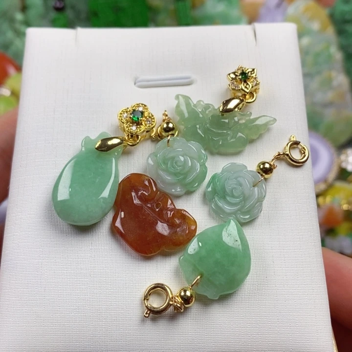 翡翠未镶嵌吊坠(赠链)