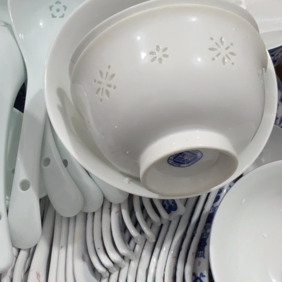 瓷玲珑白色4.5寸吃饭碗2个微瑕疵