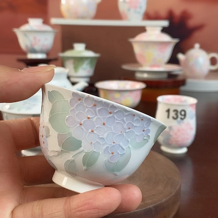 绣球花釉下品茗杯