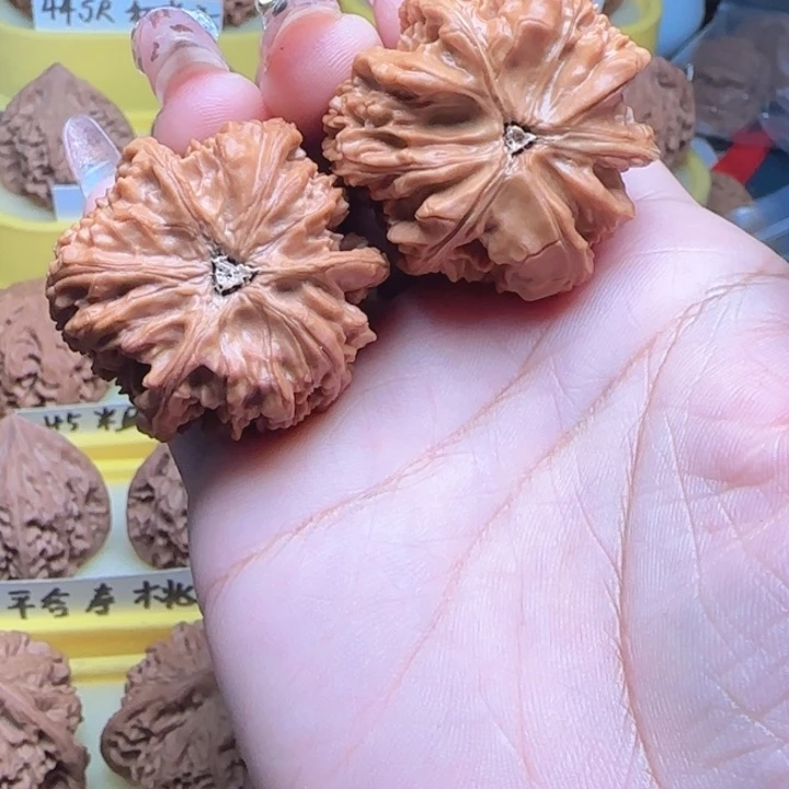 一***念吊坠桃核文湾核桃玉龙抽筋