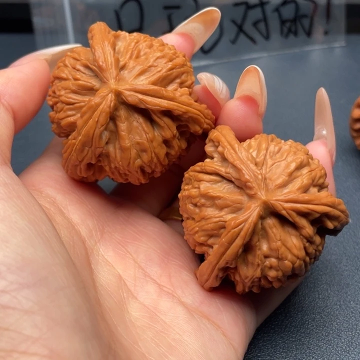 用***4文玩核桃吊坠白狮子