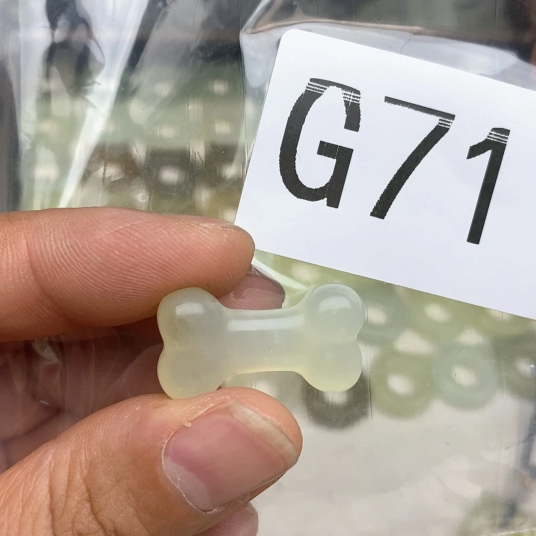 岫玉假一赔十，不退不换，未镶嵌