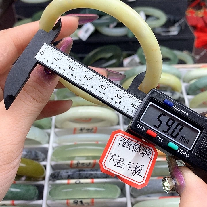 蛇纹石玉手镯未镶嵌931