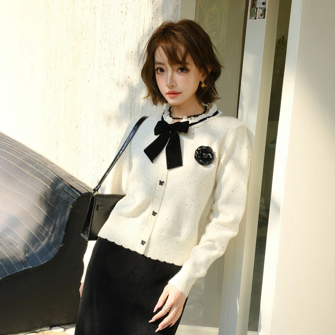 MIUCO乖巧的针织衫木耳花边立领撞色蝴蝶结长袖直筒毛衣+半裙