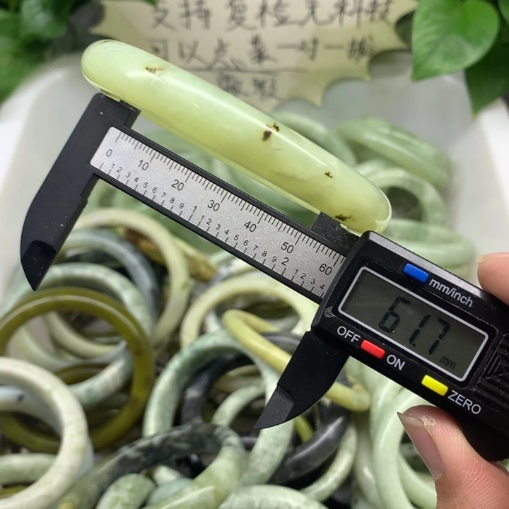 蛇纹石玉未镶嵌手镯38