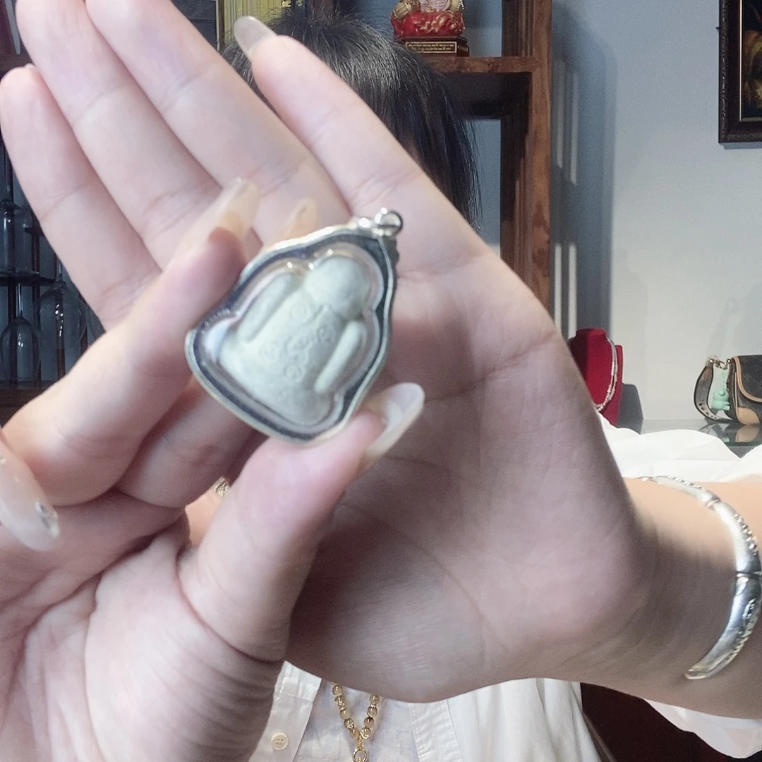 泥塑坤必达吊坠福莉