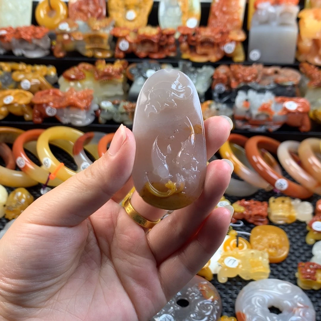 石英质玉（黄龙玉）未镶嵌挂件