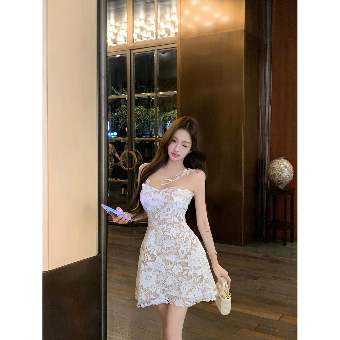 法式重工蕾丝钩花无袖连衣裙女温柔时尚百搭纯欲收腰显瘦A字裙子