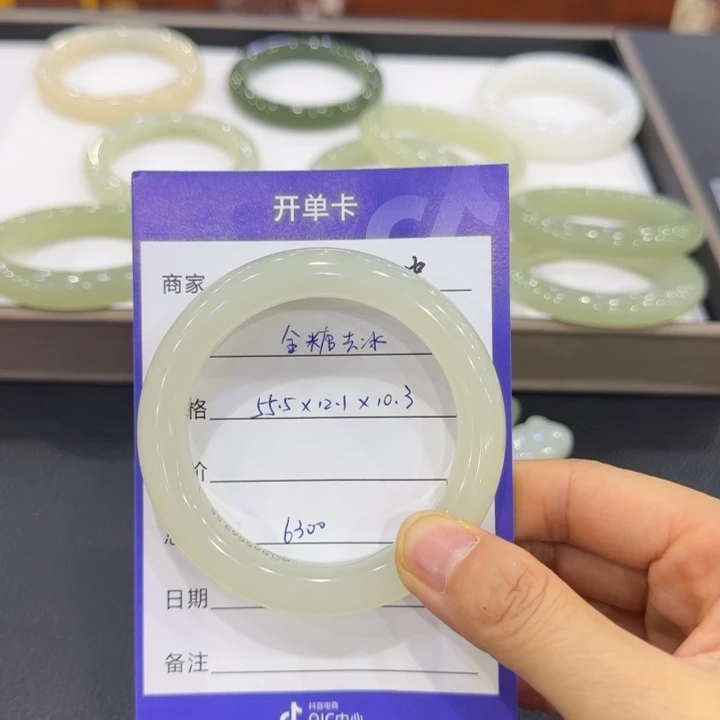 全***冰和田玉（糖玉）手镯未镶嵌