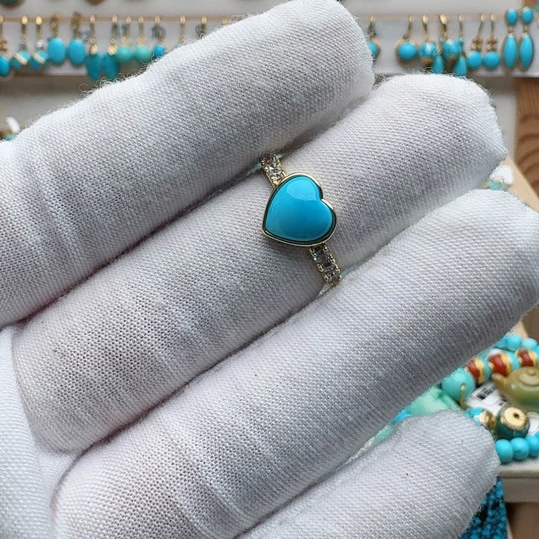 绿松石未镶嵌颈饰