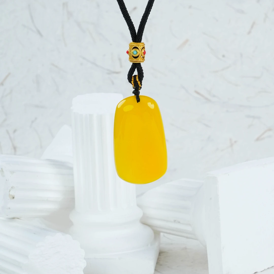 Y-659 天然玛瑙柠檬黄椭圆无事牌【配绳】主石约26*43*8.5mm