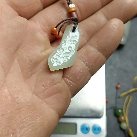 和田玉未镶嵌车挂