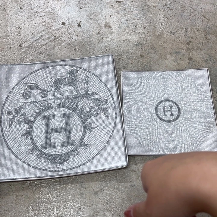 瓷片书斋里有个人在我