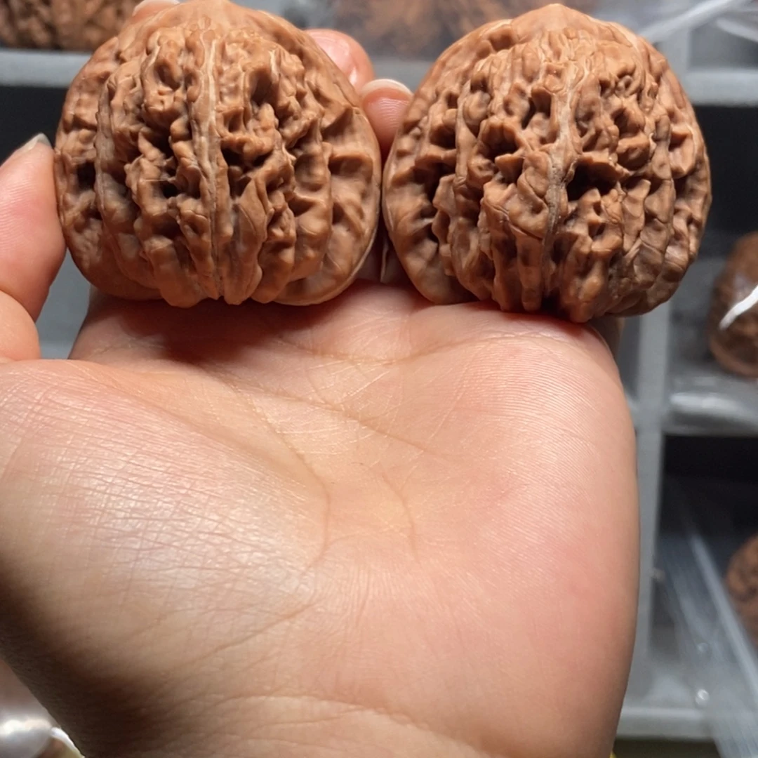 文玩核桃吊坠全品44红皮三角楼