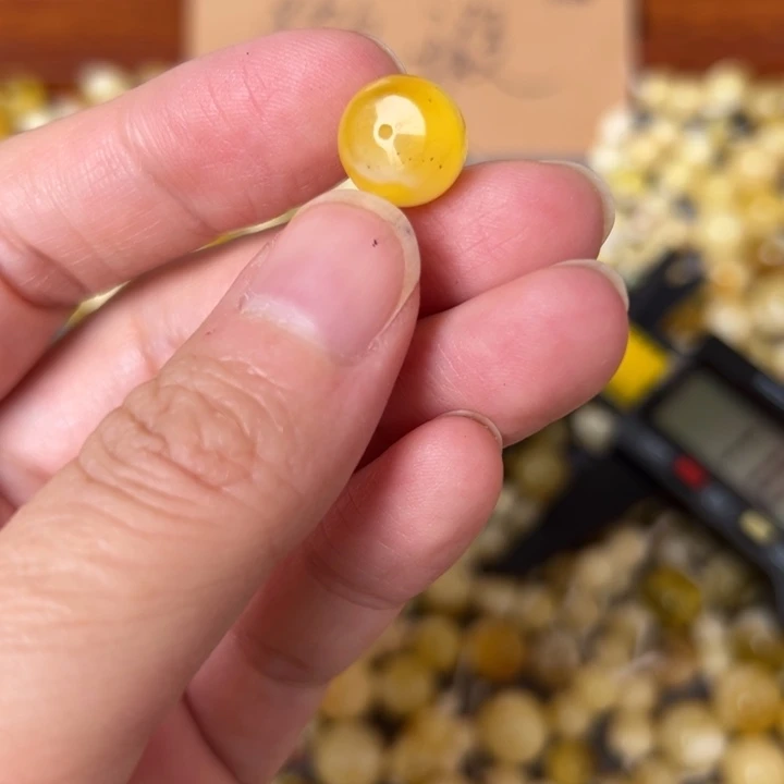 蜜蜡未镶嵌裸石11mm一个