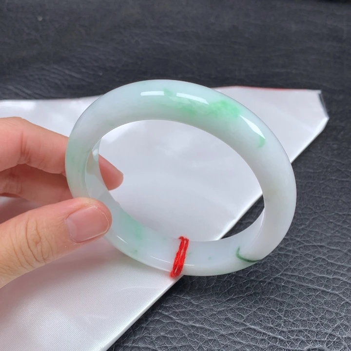 翡翠未镶嵌手镯