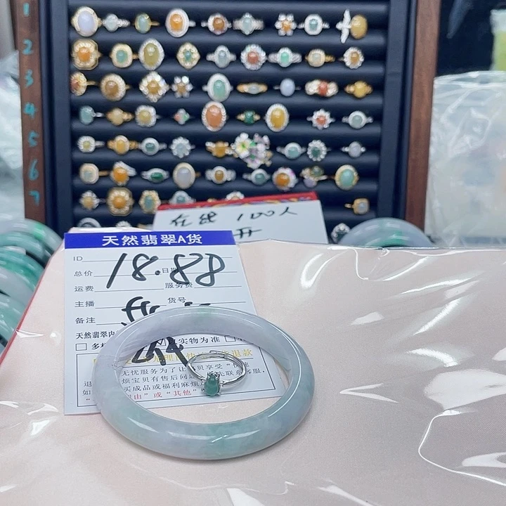 翡翠手镯未镶嵌天然翡翠A货