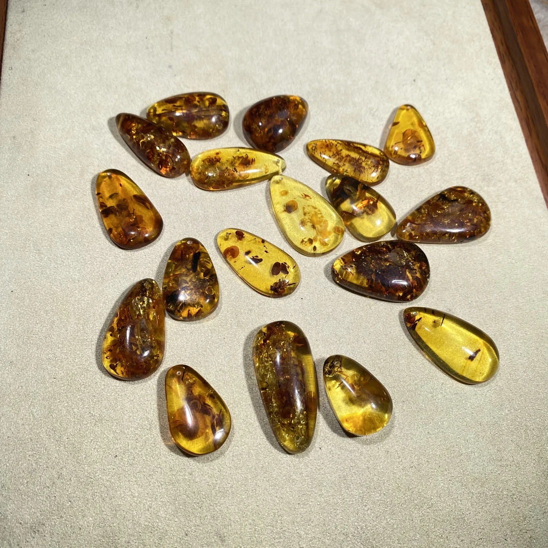 蜜蜡水滴吊坠 多样性发其一【ML0011】