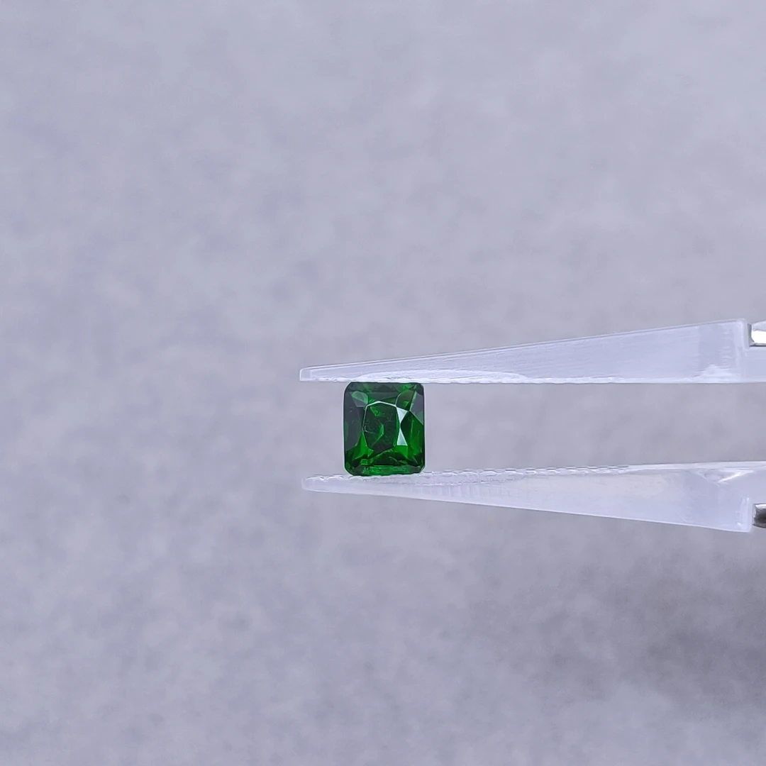 TVSFvv 沙弗莱石-0.95ct（00980800）0110