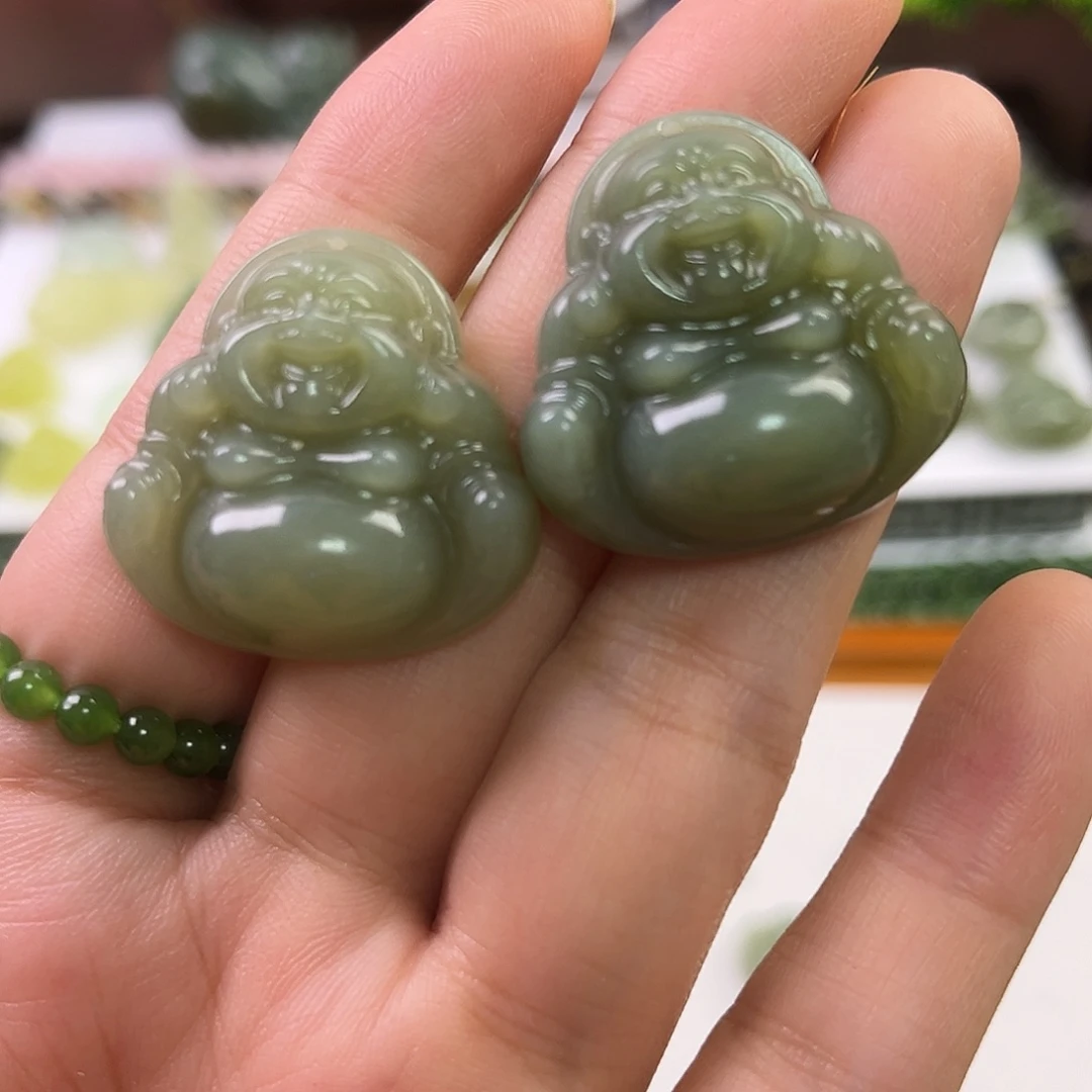和田玉未镶嵌吊坠(赠链)