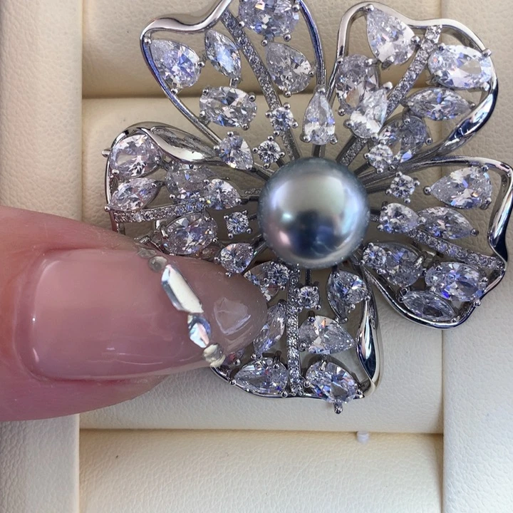 未镶嵌胸饰淡水珍珠