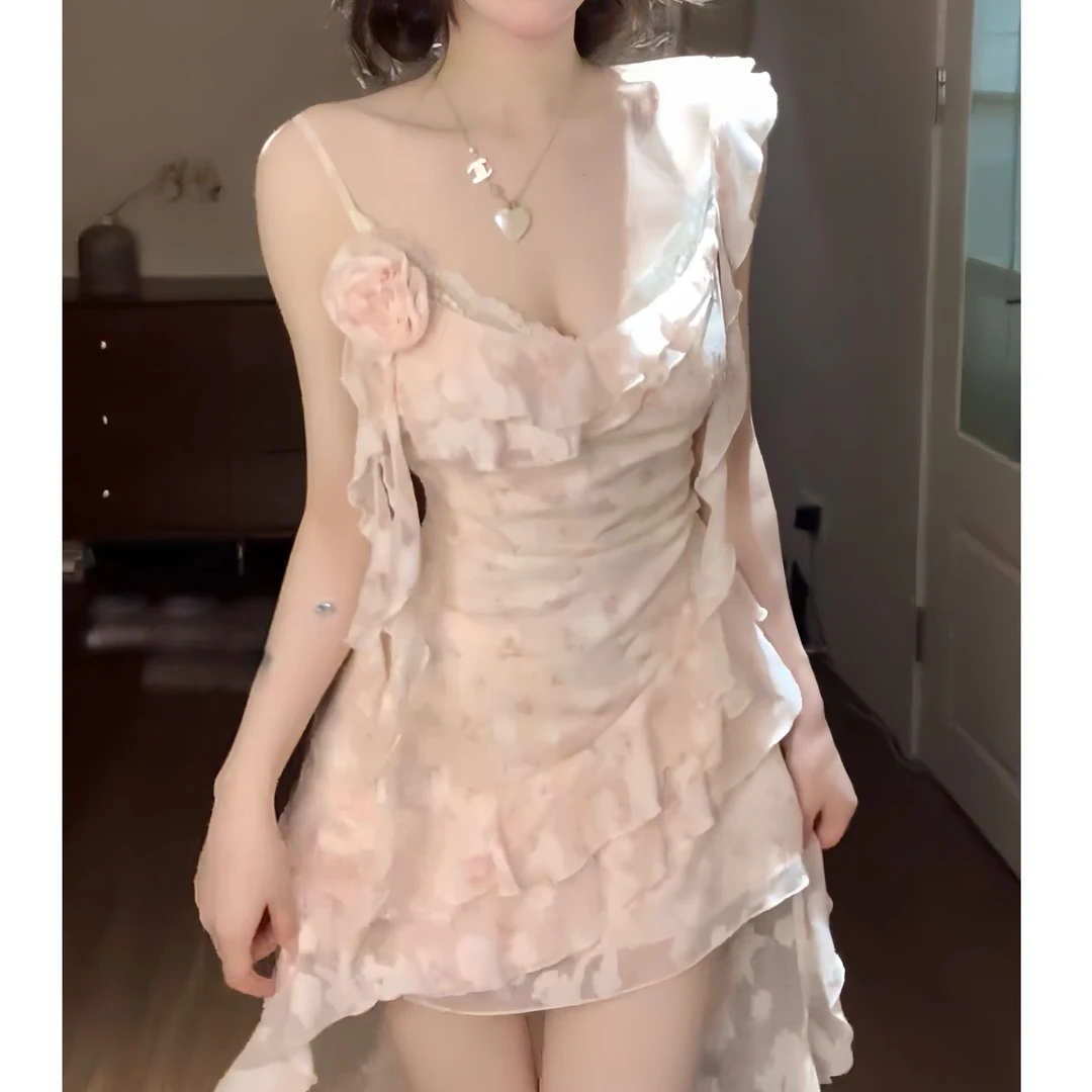 微醺吉普岛 夏季收腰显瘦设计感纯欲风甜美不规则碎花吊带连衣裙