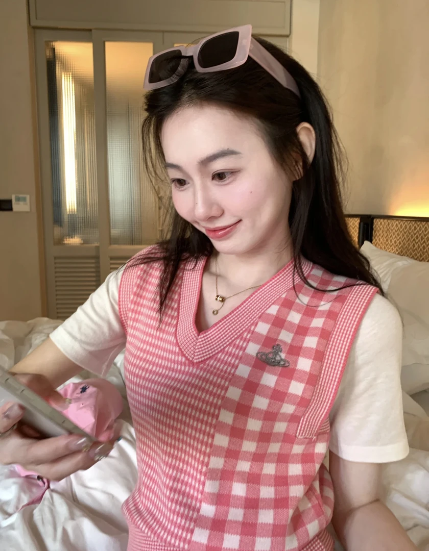 土星系列V领减龄叠穿显瘦马甲女
