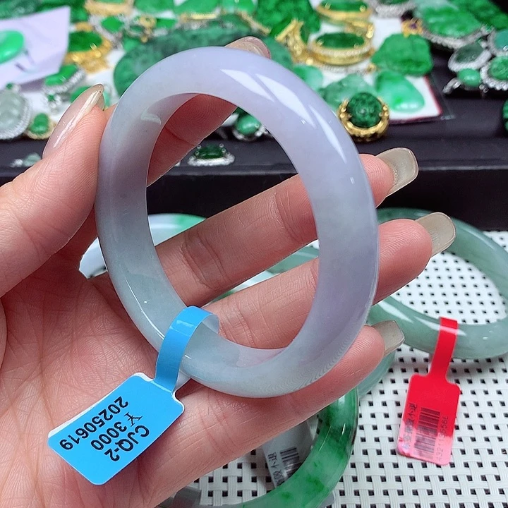 翡翠手镯未镶嵌翡翠