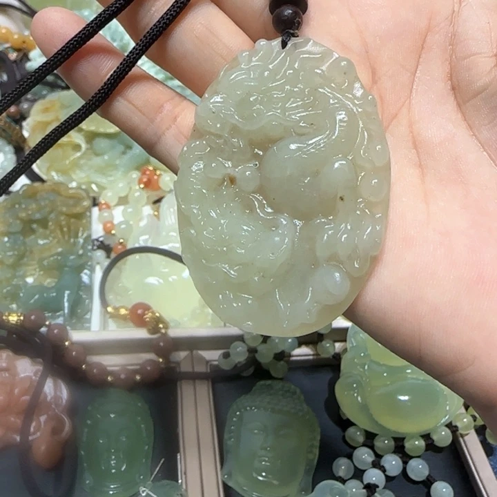 蛇纹石玉未镶嵌吊坠