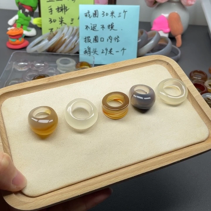 未镶嵌戒指玛瑙/玉髓黄**?