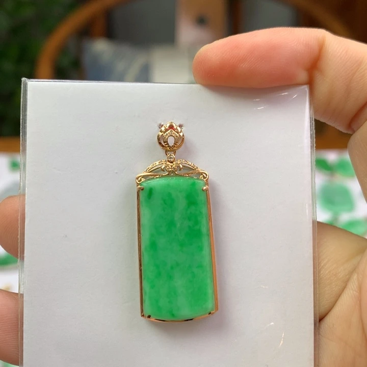翡翠18K金镶嵌颈饰翡翠吊坠