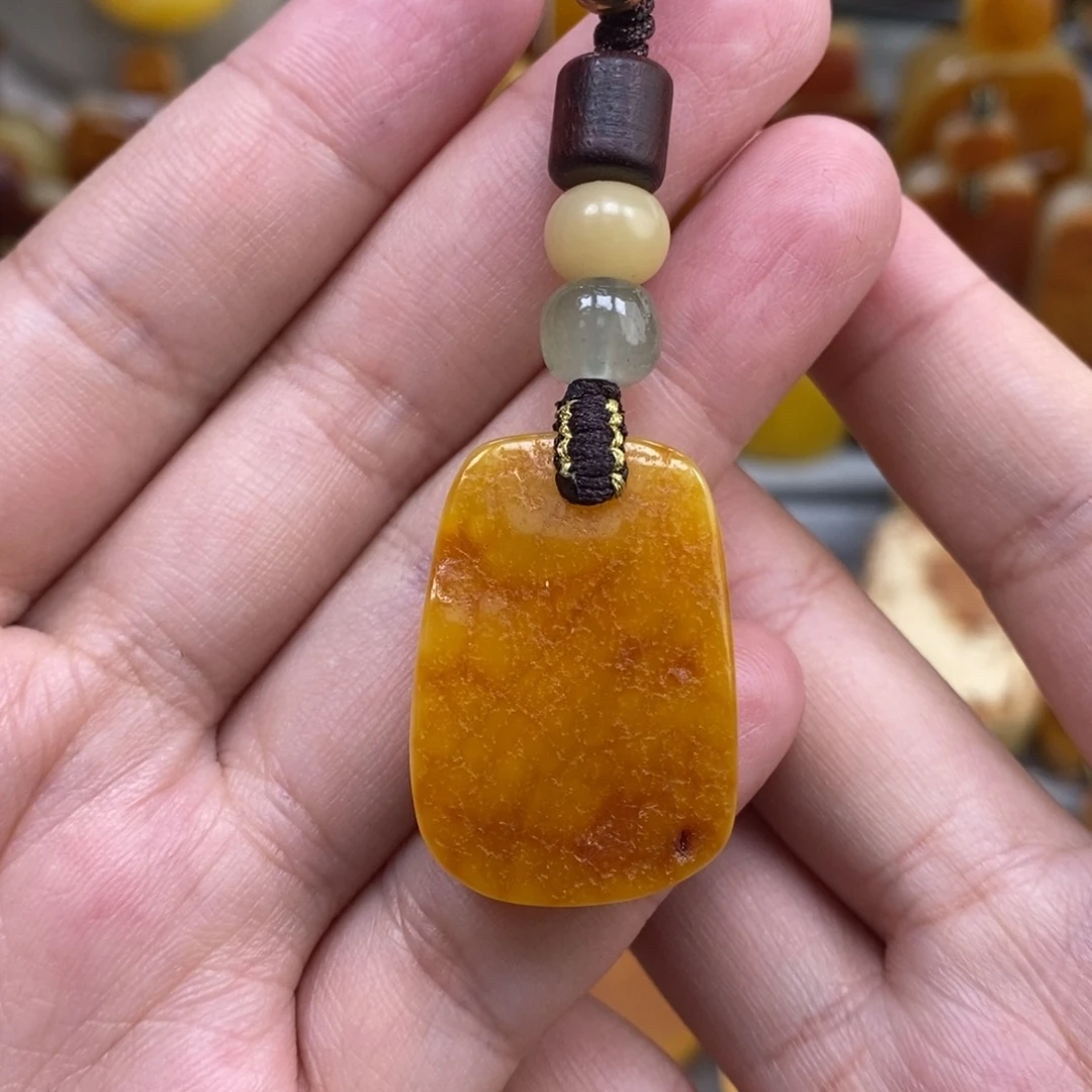 蜜蜡未镶嵌珠宝奇石