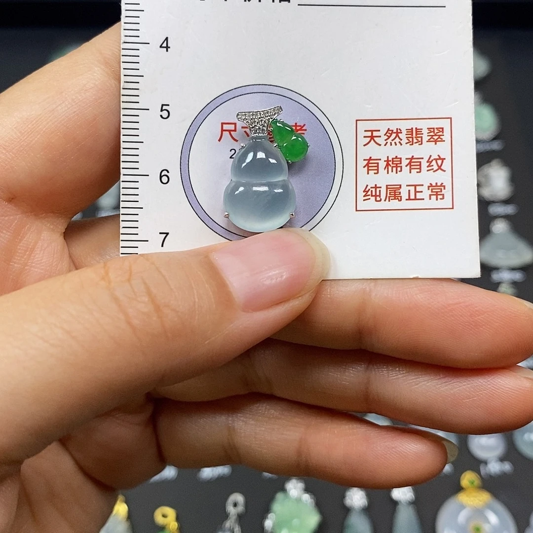 翡翠18K金镶嵌颈饰缅a翡翠