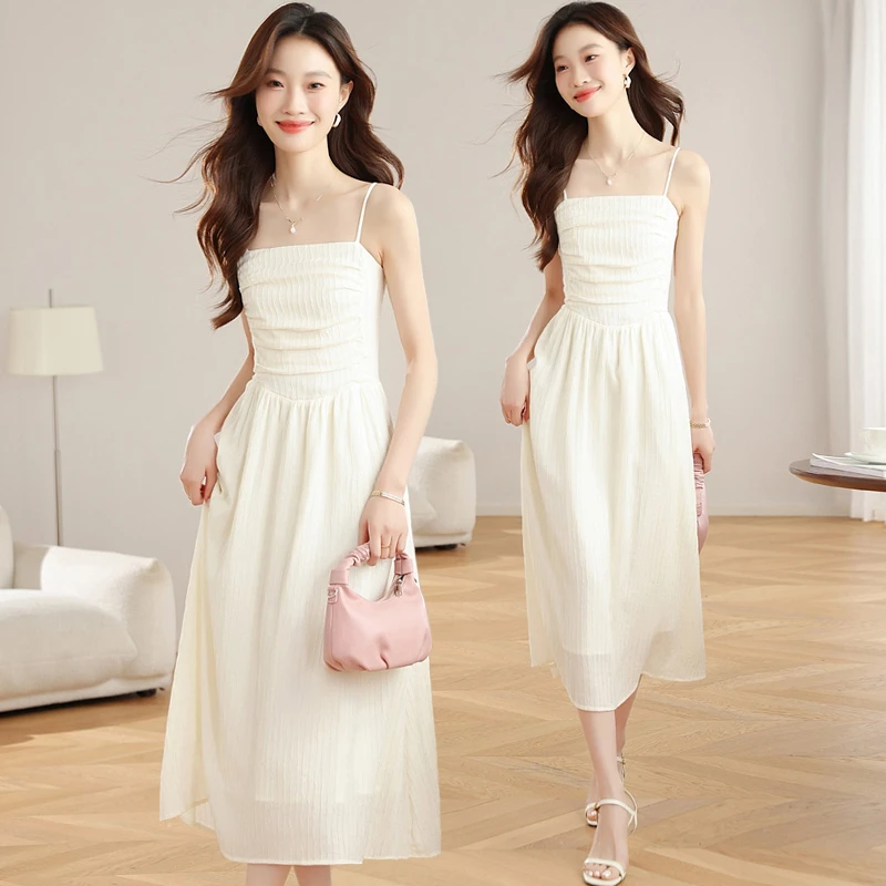 超好看的褶皱吊带连衣裙女夏季2025新款度假风穿搭气质显瘦A字裙