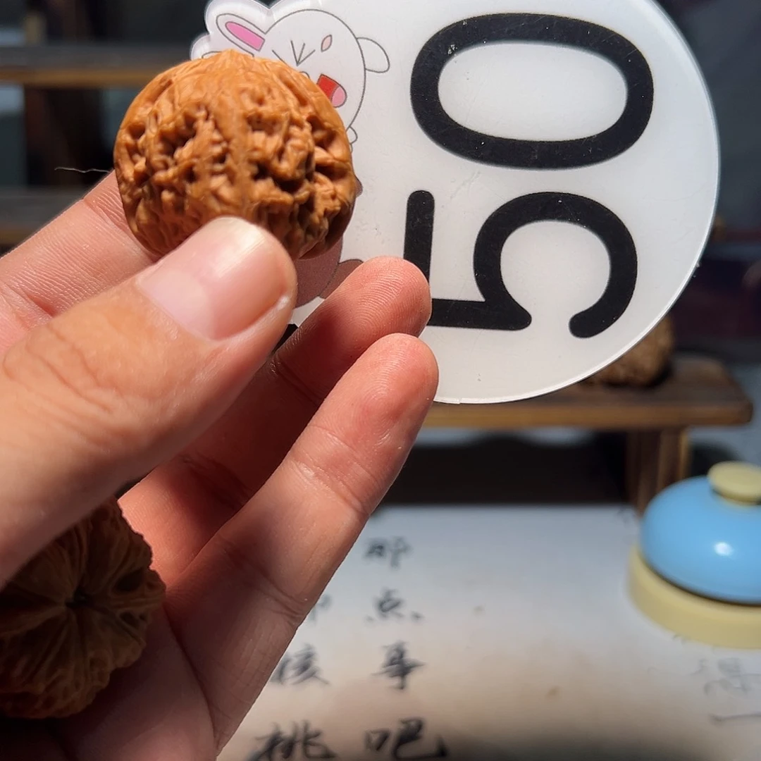 白***！文玩核桃，白色50号