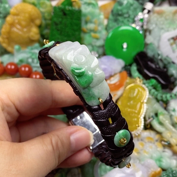 翡翠未镶嵌吊坠(赠链)