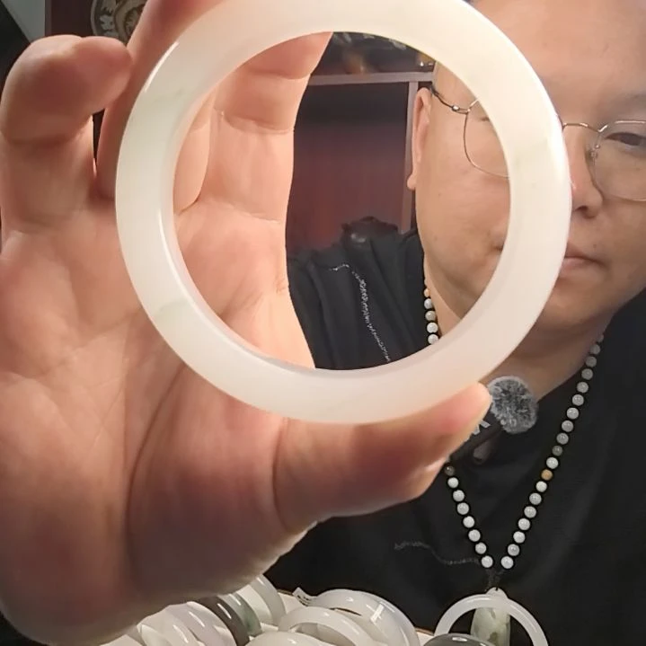 石英质玉手镯未镶嵌