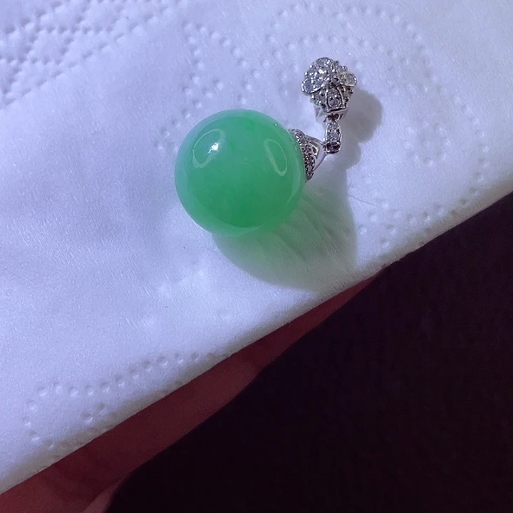 翡翠18K金镶嵌颈饰翡翠