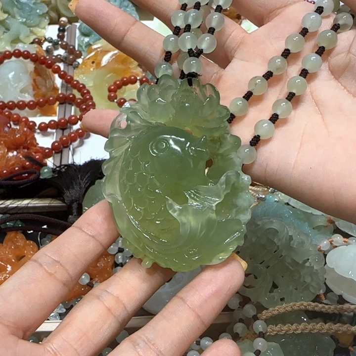 蛇纹石玉未镶嵌吊坠