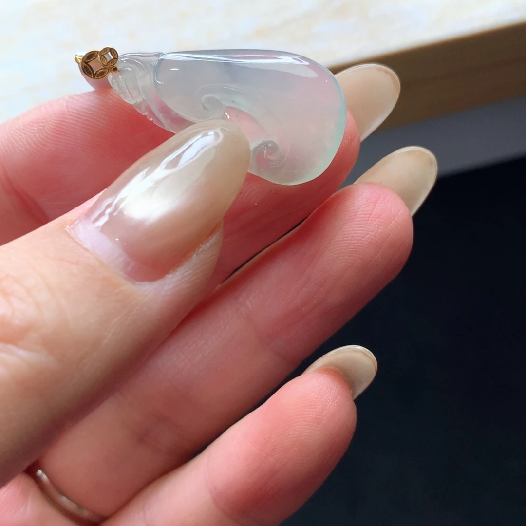 翡翠18K金镶嵌颈饰吊坠