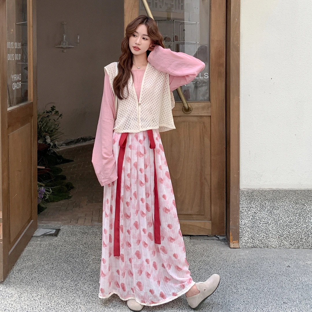 国风汉服改良碎花半身裙套装女2025年早秋镂空钩花马甲上衣三件套