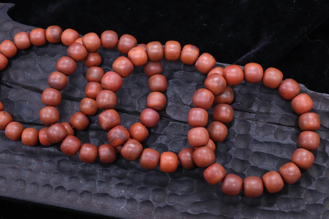 原矿无优化南红保山磨石砍老型单圈11mm左右多样发一串轻微裂色差